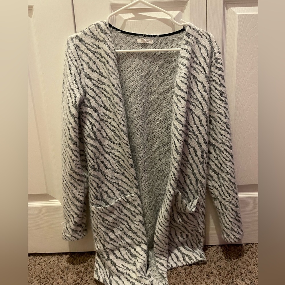 grey and white zebra stripped cardigan